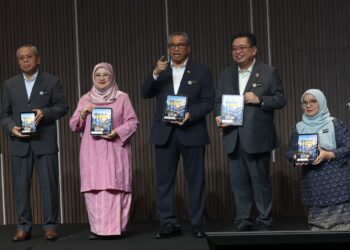 SHAMSUL Azri Abu Bakar ketika melancarkan Rancangan Pendigital Sektor Awam (RPSA) 2026-2030 di Pusat Konvensyen Antarabangsa Putrajaya (PICC). - UTUSAN/FAISOL MUSTAFA