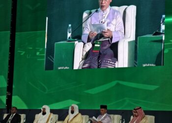 MOHD. Na'im Mokhtar ketika menyampaikan ucapan di Universiti Islam Madinah.