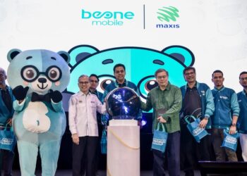 Majlis pelancaran BeONE Mobile yang disempurnakan oleh Menteri Komunikasi, Datuk Seri Fahmi Fadzil bersama Ketua Pegawai Eksekutif BeONE Mobile, Ameen Amaendran (tengah) di The Vertical Bangsar South hari ini.

Turut hadir Ketua Pegawai Eksekutif Maxis, Goh Seow Eng (empat dari kanan). / M. FIRDAUS M. JOHARI