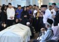 AHMAD Zahid Hamidi turut menziarahi jenazah Allahyarham Dr. Siti Hasmah di kediaman di The Mines Residence, Seri Kembangan, Selangor semalam. – UTUSAN/AMIR KHALID