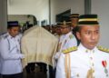 Jenazah Allaharyamah Tun Siti Hasmah Mohamad Ali tiba di Masjid As-Syarif Taman Sungai Besi Indah.-UTUSAN/MUHAMAD IQBAL ROSLI