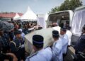 Jenazah Tun Siti Hasmah Mohamad Ali tiba di Masjid As-Syarif Taman Sungai Besi Indah.-UTUSAN/MUHAMAD IQBAL ROSLI