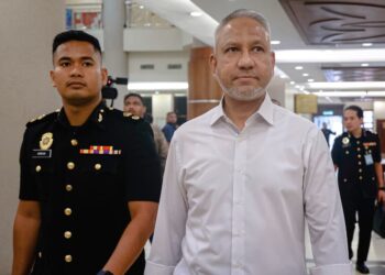 MOHD. Zaid Abdul Jalil hadir bagi berdepan dua pertuduhan menipu berhubung projek pembangunan komersial di tanah milik Felda, 12 tahun lalu, di Mahkamah Sesyen, di sini hari ini. - UTUSAN/MUHAMAD IQBAL ROSLI