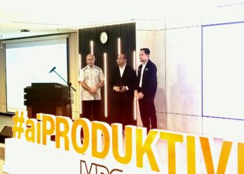 KAMARUZZAMAN Johari (tengah) sewaktu merasmikan majlis perasmian QE 5.0 Showcase 2026 Driving Quality, Sustaining Environment, Advancing Malaysia di Menara Perbadanan Pembangunan Perdagangan Luar Malaysia (Matrade), hari ini.