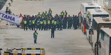 PROGRAM penghantaran pulang fasa pertama melibatkan 1,476 tahanan warga Myanmar dengan menggunakan tiga kapal termasuk sebuah kapal hospital milik Tentera Laut Myanmar. - FOTO: KDN