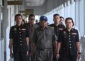 FAIZOULL Ahmad ketika hadir bagi berdepan pertuduhan menipu berhubung pemindahan hak milik 16 tanah lot Felda, di Mahkamah Sesyen, di sini hari ini. - UTUSAN/SYAKIR RADIN