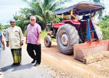 RASHIDI Razak memastikan infrastruktur jalan raya berada dalam keadaan baik sebagai kemudahan penduduk di kawasannya.
