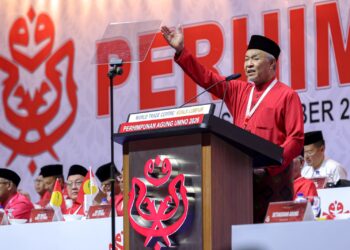 AHMAD Zahid Hamidi ketika menyampaikan Ucapan Dasar Presiden semasa Perhimpunan Agung UMNO 2026 di WTCKL, semalam.