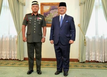 TUANKU Syed Faizuddin Putra Jamalullail  berkenan mengadakan sesi pertemuan bersama dengan Timbalan Panglima Tentera Darat (TPTD) ATM, Leftenan Jeneral Datuk Mohamad Suria Mohamad Saad.-UTUSAN