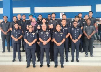 Mohd Alwi Zainal Abidin (tengah) menghadiri sidang media di IPD Kerian hari ini
