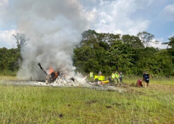 SEBUAH helikopter jenis BO-105 dengan nombor pendaftaran 9M-LLF terhempas berhampiran STOLport Long Lellang, Sarawak.