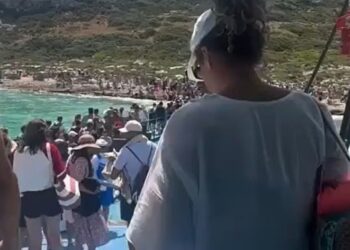 TERLALU ramai pelancong mengunjungi Pantai Balos, Greece. - Instagram