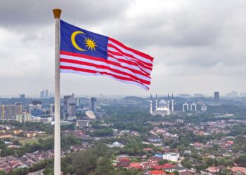 PERLEMBAGAAN Persekutuan bukan bahan lawak. Rukun Negara bukan slogan kosong. Kedaulatan negara bukan kandungan untuk mengejar populariti.