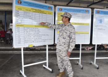 NAK Rong Si Prom menerangkan perkembangan kes lemas di Sungai Padang, Kuala Perlis, Perlis, hari ini. -UTUSAN/ASYRAF MUHAMMAD