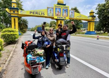 EMPAT beranak mencipta kenangan tersendiri menjelajah seluruh semenanjung Malaysia sejauh 2,380 kilometer (km) dalam tempoh 10 hari dengan menaiki vespa klasik yang bermula di Perlis.-UTUSAN