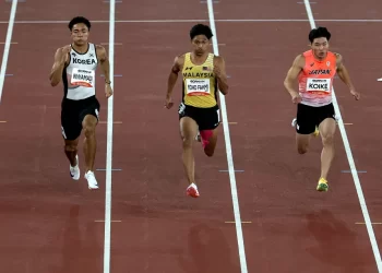 Azeem (tengah) ketika beraksi dalam separuh akhir 100m Sukan Asia Aichi-Nagoya 2026, hari ini.