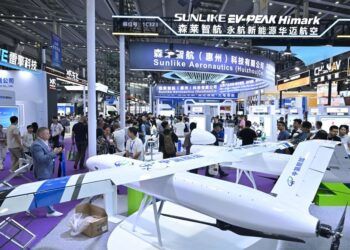 SEBUAH pesawat tanpa juruterbang dipamerkan semasa Kongres Dunia Dron (DWC) di Shenzhen. - AFP