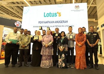 Lotus’s Malaysia terus menyokong pertumbuhan PKS melalui kerjasama strategik dengan Kementerian Perdagangan Dalam Negeri dan Kos Sara Hidup, dengan menyediakan peluang kepada PKS untuk memperkukuh keupayaan serta meluaskan capaian pasaran mereka.