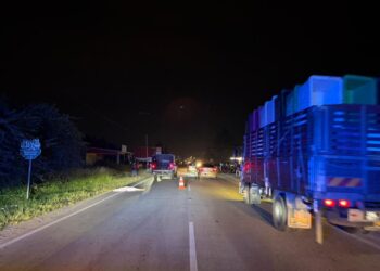 KEADAAN lokasi kemalangan yang meragut nyawa seorang pelancong dari Republik El Salvador di Kilometer 24.5, Jalan Persekutuan Melawi - Kuala Besut, Pasir Puteh, Kelantan.