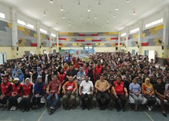 PESERTA Program Shero in School bergambar di SK Bukit Badong, Bestari Jaya, Selangor. - UTUSAN