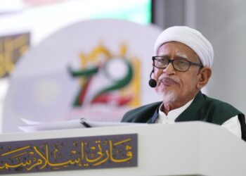 ABDUL Hadi Awang semasa menyampaikan Ucapan Dasar Presiden pada Muktamar Tahunan Pas Ke-72 di Pusat Tarbiah Islamiah Kelantan (Putik), Kota Bharu, Kelantan. - UTUSAN/MUSTAQIM MOHAMED