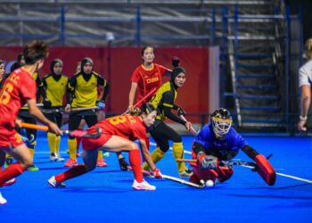 Aksi pemain hoki wanita negara ketika bertemu China yang berkesudahan tewas 4-0 dalam kempen Sukan Asia Aichi-Nagoya 2026, semalam. - Asian Hockey Federation