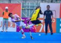 Pemain Speedy Tigers, Faizal Saari (kanan) cuba mengekang pukulan pemain China dalam aksi Kumpulan B hoki Piala Asia Aichi-Nagoya 2026, semalam. Malaysia mencatan kemenangan besar dengan membelasah China 5-0. - IHSAN ASIAN GAMES