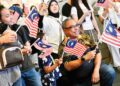 Erwin Khairul Ahmad menyertai orang ramai mengibar Jalur Gemilang sempena program PENTARAMA Merdeka@HOHO 2026, baru-baru ini.