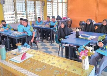 Mohamad Hasan Tengku Besar mengajar agama di  Sekolah Menengah Agama Rakyat Maahad Al-Islah, Sungai Lampam, Pasir Salak, Perak. – mingguan/AIN SAFRE BIDIN