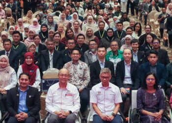 DR. Mahathar Abd. Wahab (depan, dua dari kiri) ketika hadir pada majlis Malaysian Trauma Conference (MTC) 2026 di George Town, Pulau Pinang hari ini. - UTUSAN/DANIAL SAAD