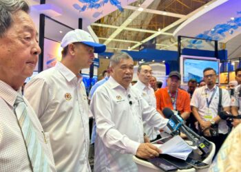 MOHAMAD Sabu ketika sidang akhbar Majlis Peluncuran Pangkalan Data Nelayan (Padan) dan Majlis penyerahan Memorandum Persefahaman (MoU) Pemasaran ikan Sabah ke Semenanjung pada MAHA 2026, di Taman Ekspo Pertanian Malaysia (MAEPS), di sini hari ini.