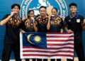 Rabiatul Adawiyah Mohd Yunus (dua dari kiri) meraih emas kategori 48 kilogram Bawah 24 Tahun pada Kejohanan Muay Thai Senior Dunia IFMA 2026 di Kosovo. - IHSAN PERSATUAN MUAY THAI MALAYSIA