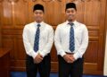 Nik Muhammad Rukaini Nik Mohd Kamal dan adik kembarnya, Nik Ahmad Ruzaini Nik Mohd Kamal semasa mendaftar sebagai pelajar baharu Universiti Kebangsaan Malaysia (UKM).