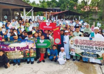 Perarakan Maulidur Rasul SK Mentera yang disertai murid dan guru berlangsung meriah sambil berselawat sebelum berakhir di Masjid Banggu.