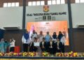 Peserta KTETM bergambar selepas meraih kejayaan pertandingan Telaah Karya Sasterawan Negara dan Impromptu Speech.