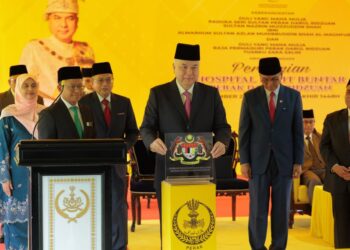 SULTAN Nazrin Muizzuddin Shah berkenan menyempurnakan majlis perasmian Hospital Parit Buntar  hari ini.