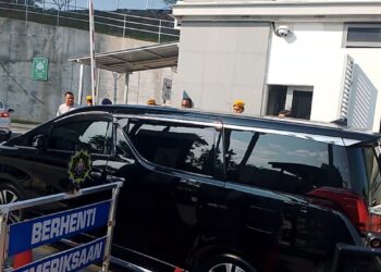M. Saravanan tiba di ibu pejabat SPRM, Putrajaya.