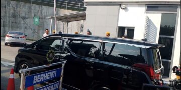 M. Saravanan tiba di ibu pejabat SPRM, Putrajaya.