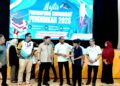 M. SARAVANAN (tengah) pada Majlis Sumbangan Pendidikan 2026 kepada Pelajar Peringkat Ijazah, Diploma, Sijil & Tingkatan 6 di Kompleks di Tapah hari ini.