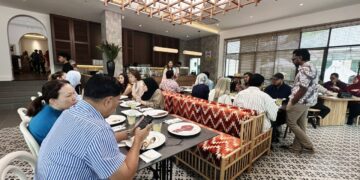 SERAI Estate di Taman Chateau, Ipoh memberikan pengalaman santapan berbeza kepada pengunjung selain memperkenalkan seni dan kraftangan Perak menerusi reka bentuk serta ruang restoran. - UTUSAN/LIYANA RAMLI
