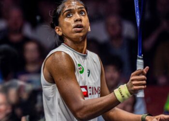 Sivasangari sewaktu beraksi menentang Anahat Singh pada suku akhir Kejohanan Skuasy Klasik London di Alexandra Palace, London, England, hari ini. - Ihsan PSA Squash