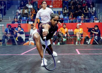 PEMAIN skuasy negara S. Sivasangari beraksi menentang wakil Sri Lanka Chanithma Sinaly pada pusingan 16 acara perseorangan wanita Sukan Asia Aichi-Nagoya 2026 di Nagoya Kinjo Futo Arena, semalam. - BERNAMA