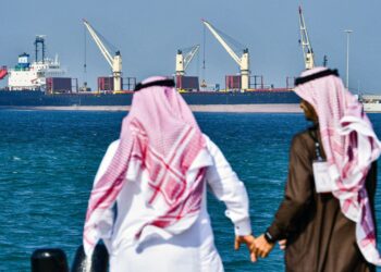 GAMBAR fail sebuah kapal tangki di Pelabuhan Ras al-Khair, Arab Saudi. - AFP