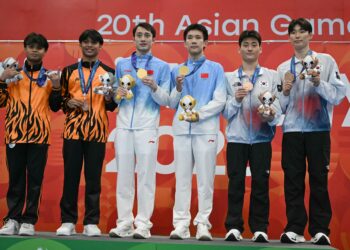 PENERJUN Negara,Elvis-Enrique (kiri) meraih perak dalam acara 10m platform seirama di Sukan Asia Aichi-Nagoya 2026, hari ini.-AFP
