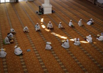 ULAMA berperanan penting membina keharmonian melalui tafsiran al-Quran yang seimbang, berteraskan keadilan, hikmah dan sikap saling menghormati.