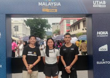 MOHD. Faris Azhari (kanan) dan Natasya Soon menyertai kategori MY50 Larian Denai UTMB Taiping yang bermula awal pagi esok. - UTUSAN/WAT KAMAL ABAS