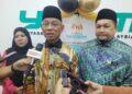 HASSAN Bahrom (tengah) ketika ditemui media pada Majlis Peluncuran Program Dakwah Negara Peringkat Negeri Kelantan dan Perasmian Pejabat Baharu Yadim Kelantan di Kota Bharu. - UTUSAN/MUSTAQIM MOHAMED