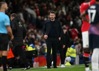 REAKSI Michael Carrick selepas Machester United terikat 1-1 dengan Tottenham dalam aksi EPL.-AFP