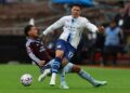 PEMAIN Aston Villa, Boubacar Kamara (kiri), mengasari pemain tengah Manchester City, Enzo Fernandez, pada aksi Liga Perdana Inggeris di Villa Park.-AFP