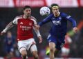 PEMAIN tengah Arsenal, Kai Havertz (kiri), diasak pemain Everton, Merlin Röhl, pada aksi Liga Perdana Inggeris di Stadium Emirates-AFP